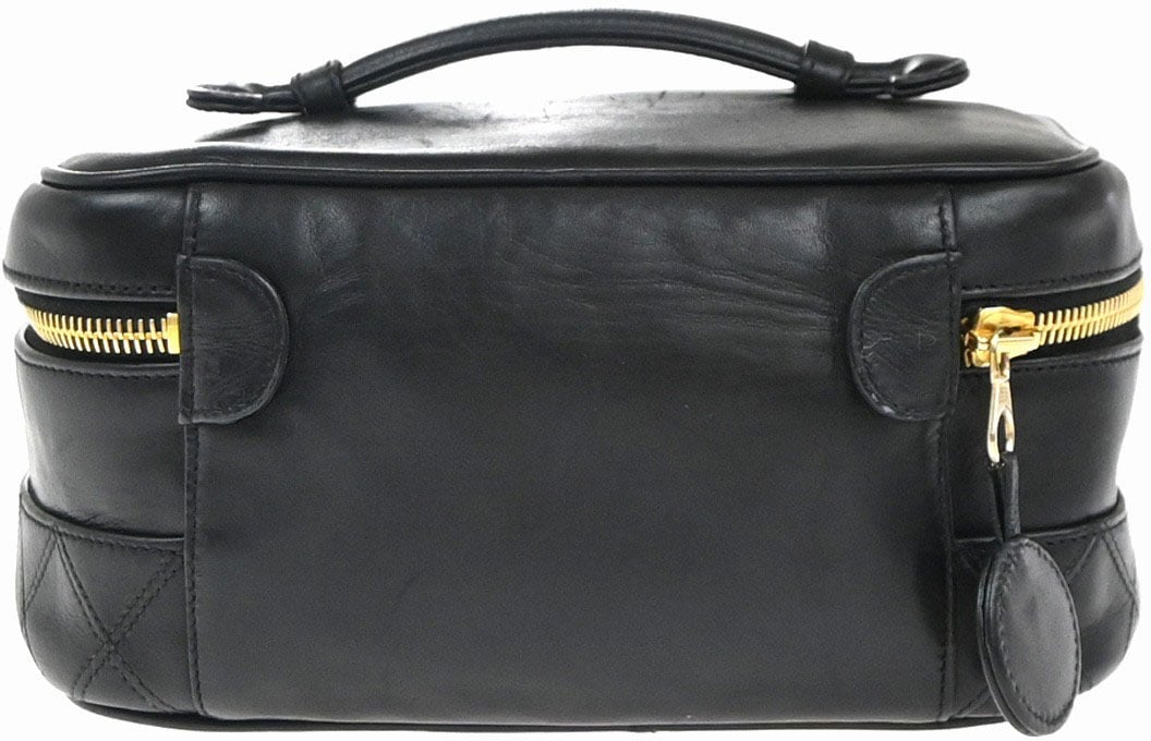 Chanel Chanel Vintage Cosmetic Case Lambskin Tall Zwart