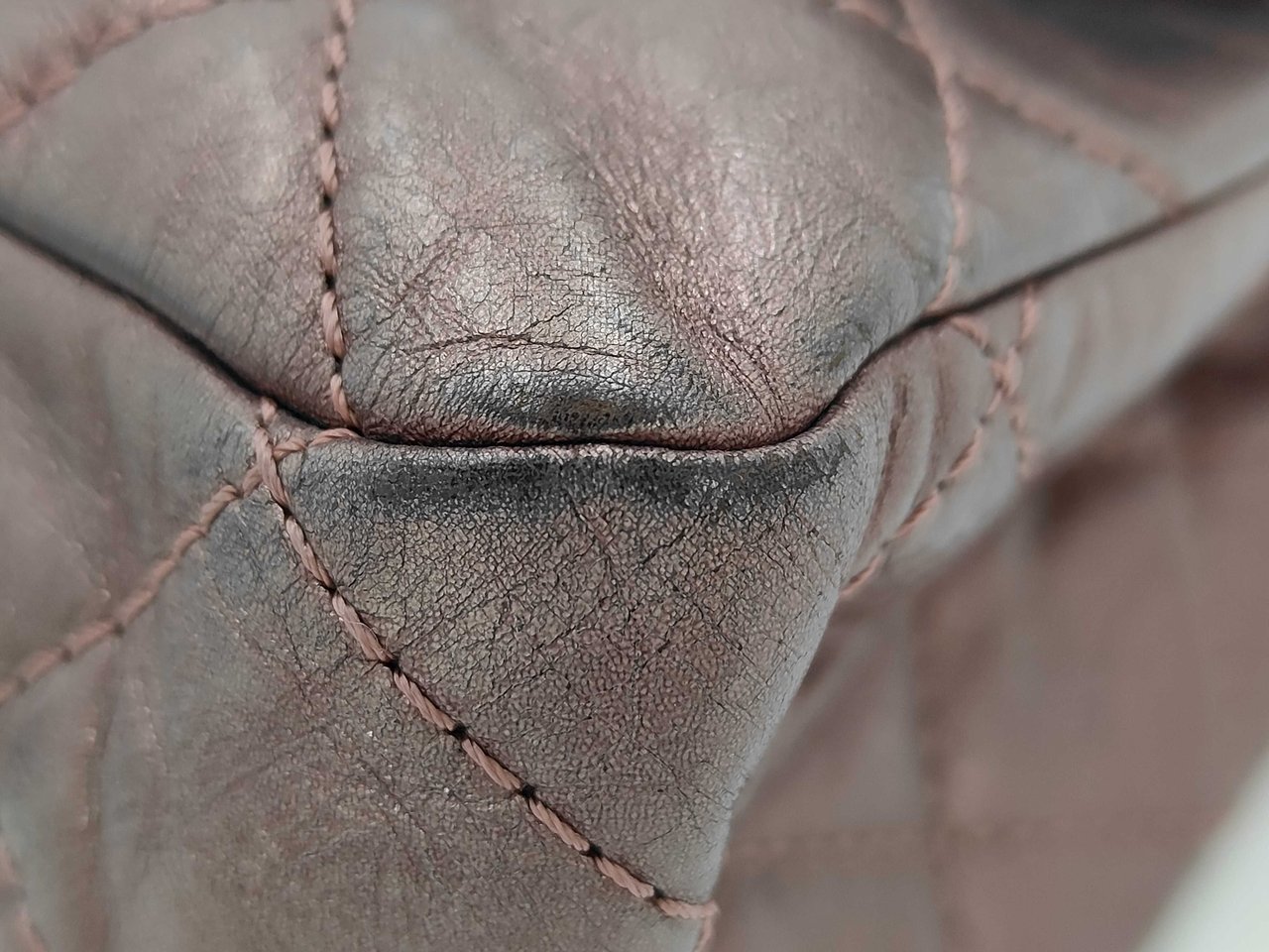 Chanel Chanel Matelassé Lambskin leather big Zwart