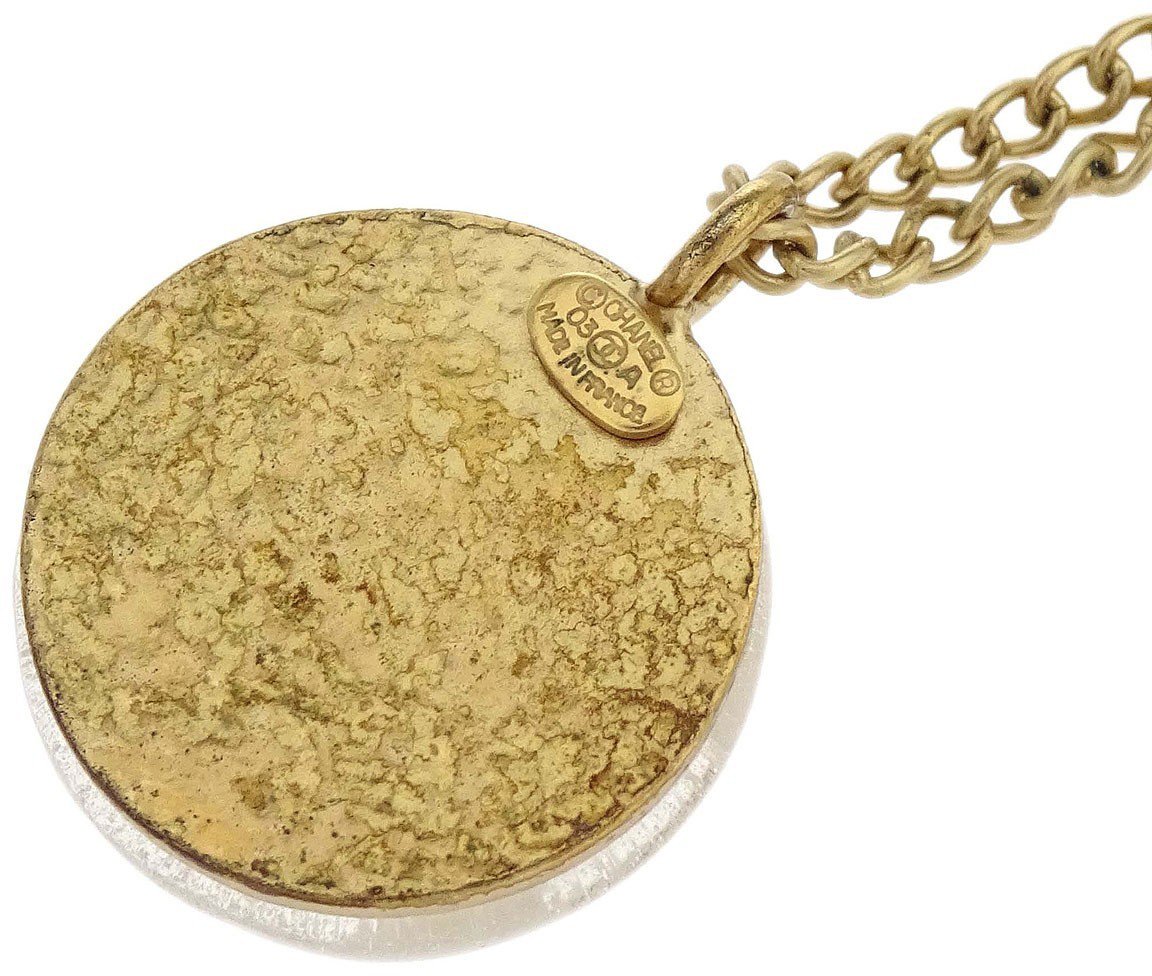 Chanel Vintage CC Round Pendant Choker Metal Goud
