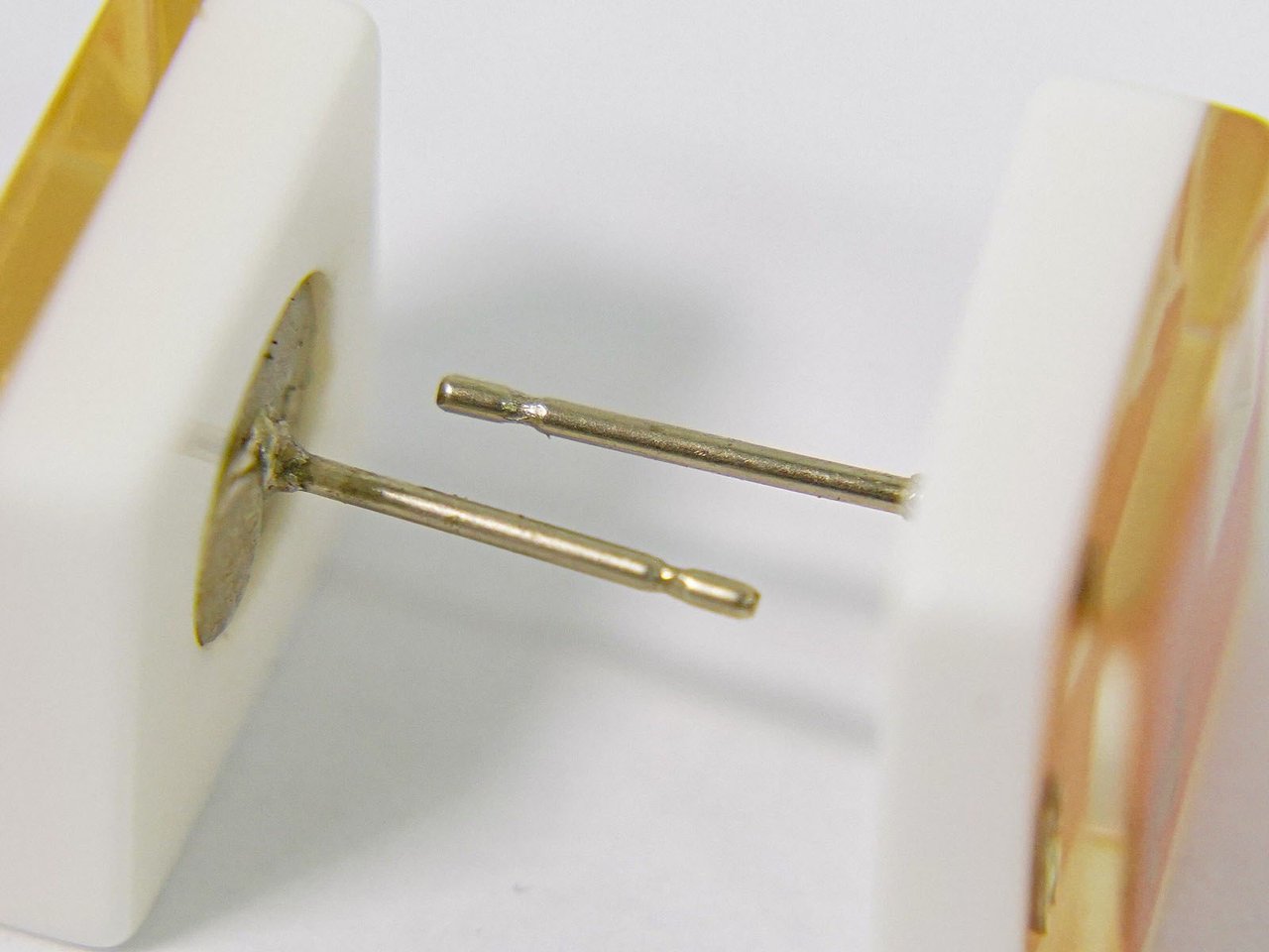 Chanel Chanel CC Square Stud Earrings Resin and Metal Roze