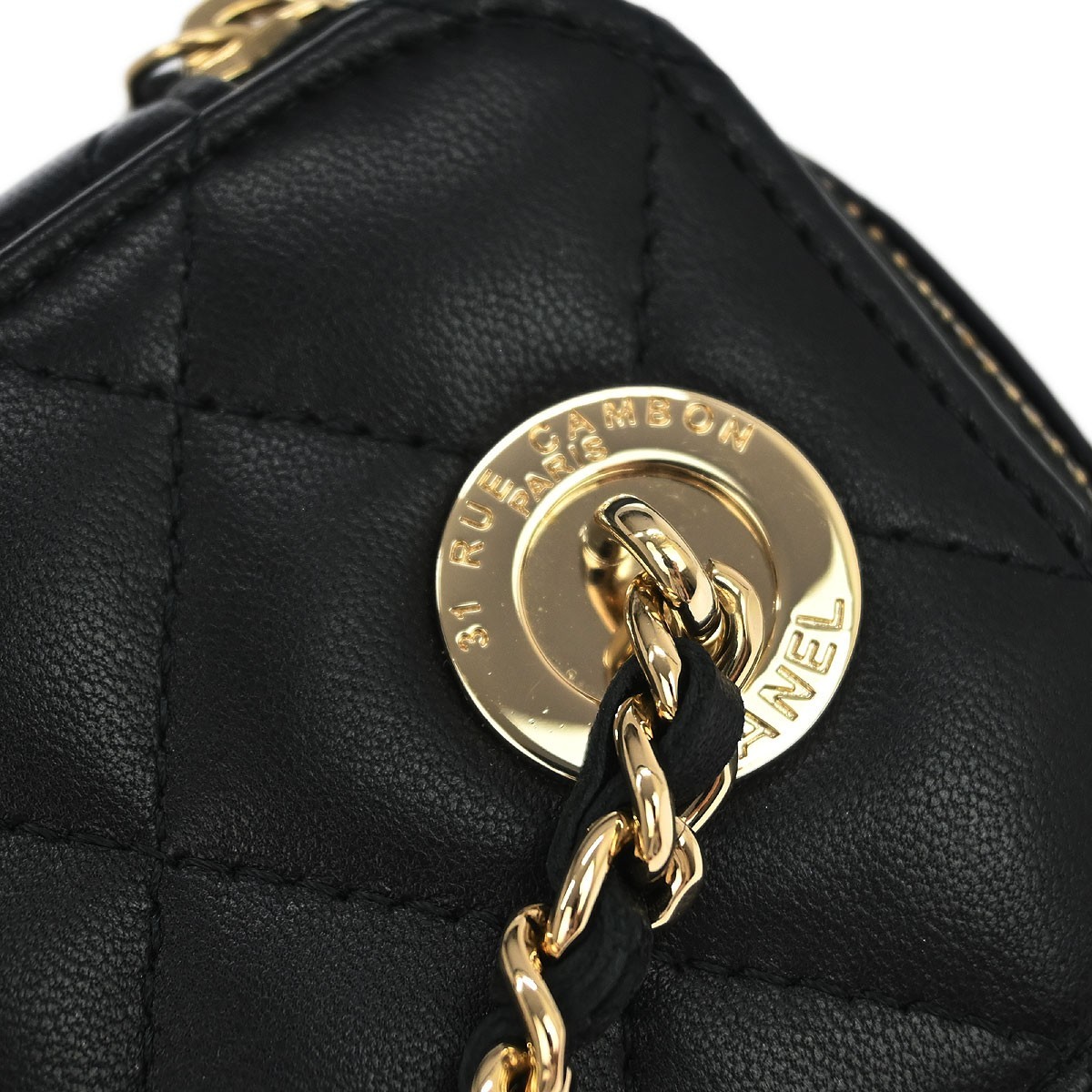 Chanel Chanel Vanity Case with Pearl Chain Quilted Lambskin Mini Zwart