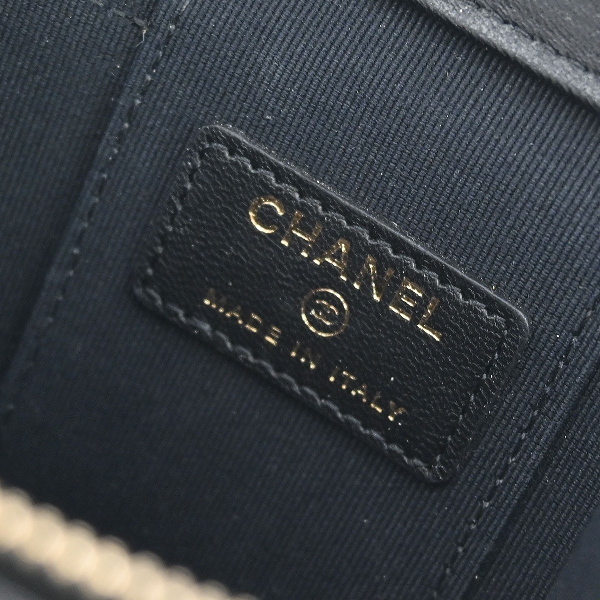 Chanel Chanel Vanity Case with Pearl Chain Quilted Lambskin Mini Zwart