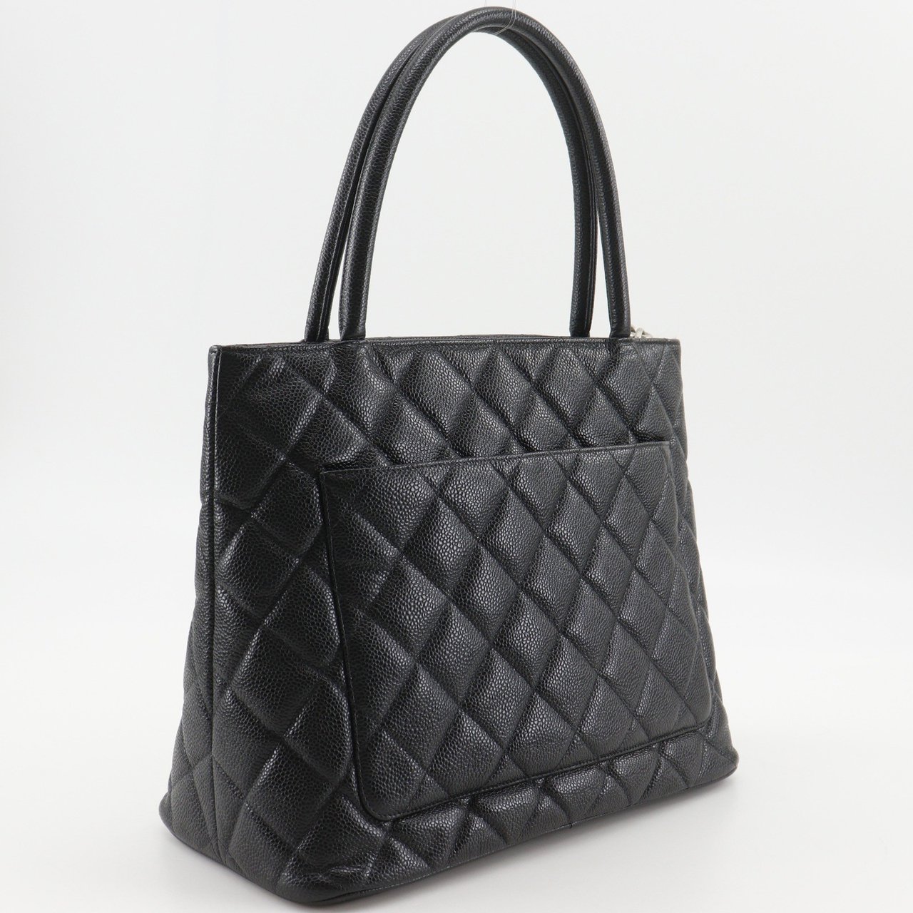 Chanel Medallion Tote Quilted Caviar Zwart
