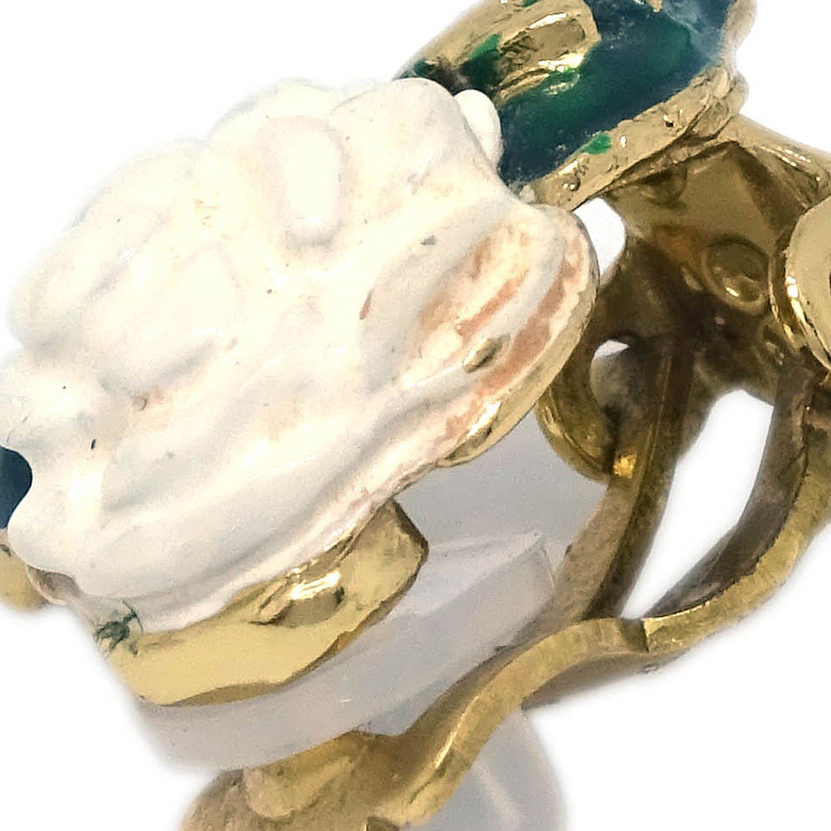 Chanel Chanel Vintage CC Camellia Clip-On Earrings Metal Goud