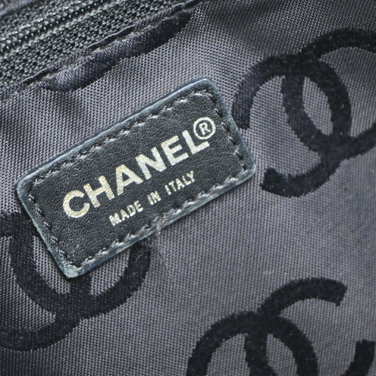 Chanel Chanel Surpique Boston Bag Quilted Leather Large Zwart