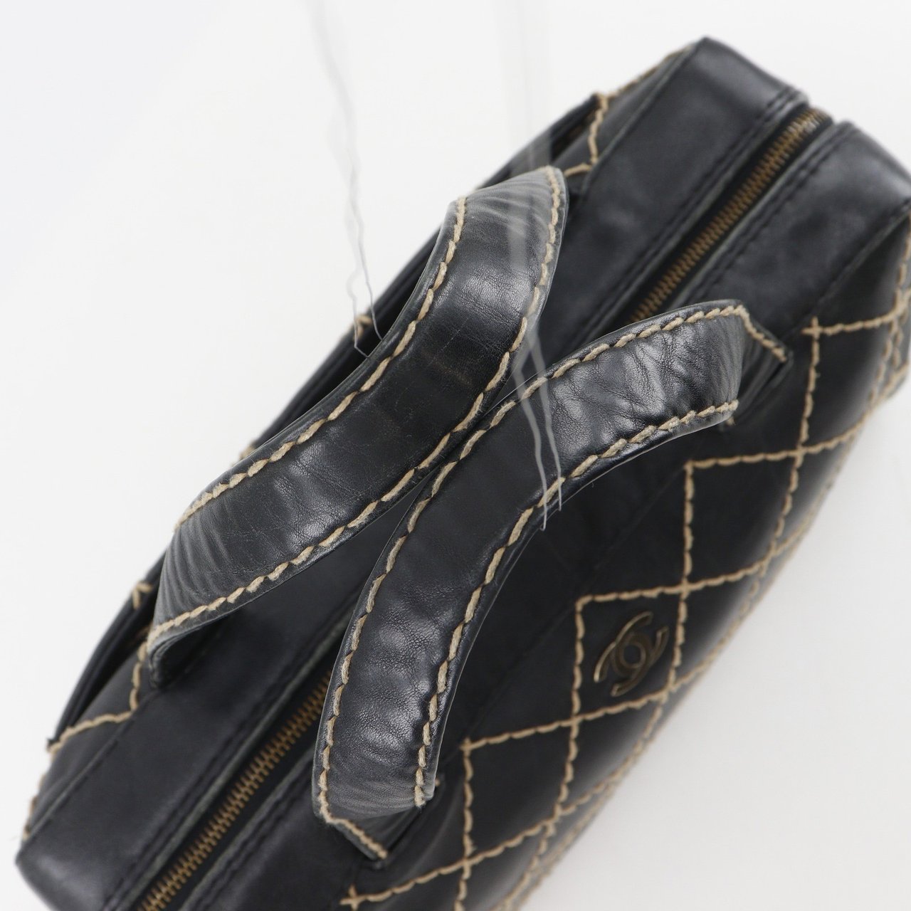 Chanel Surpique Boston Quilted Leather Large Zwart