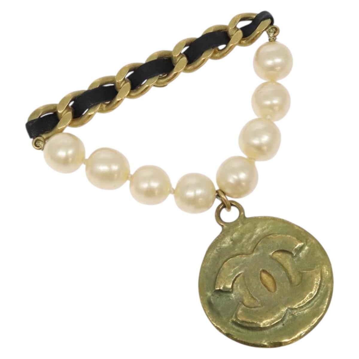 Chanel Chanel Vintage Round CC Brooch Textured Metal Goud