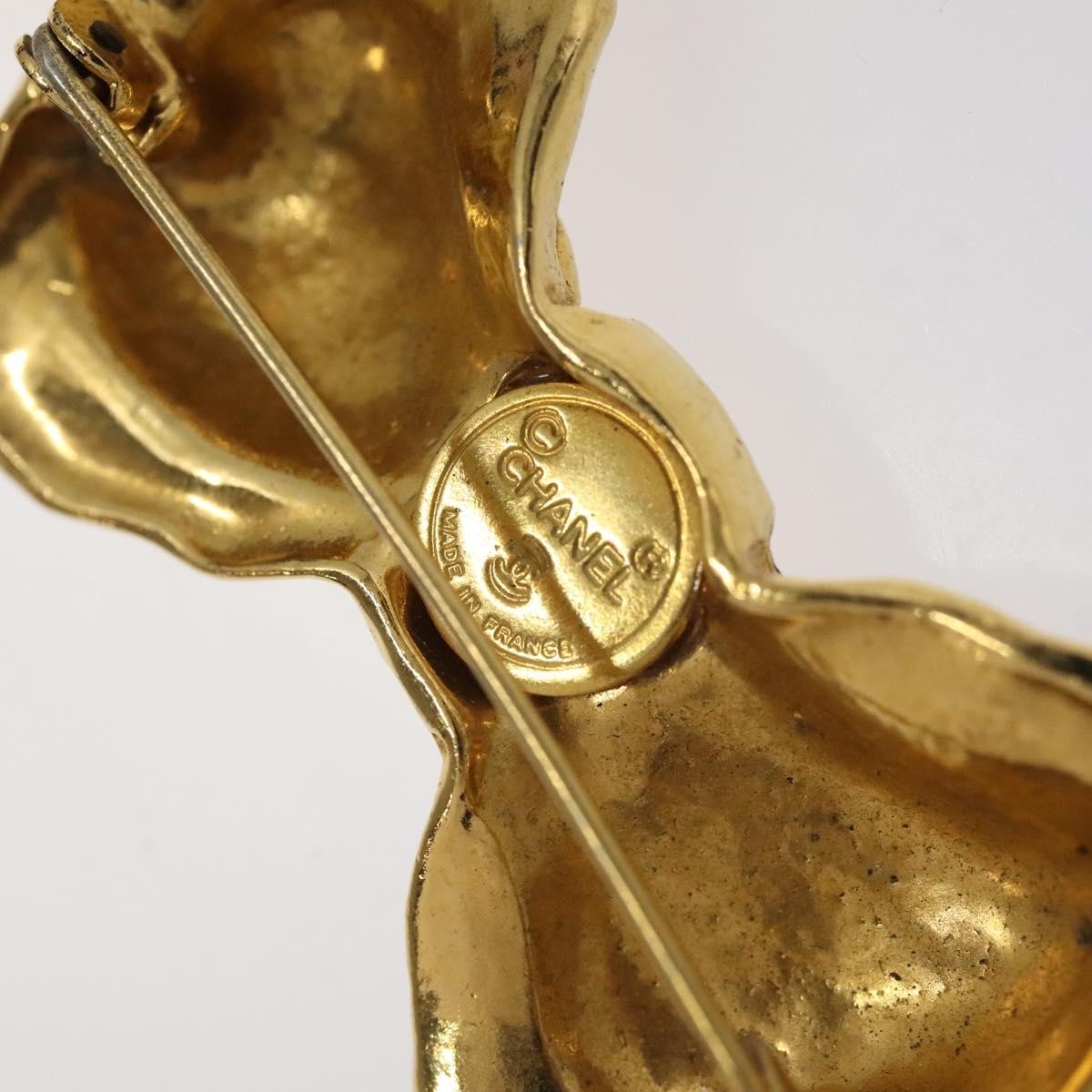 Chanel Chanel Vintage CC Bow Brooch Felt with Faux Pearls Goud