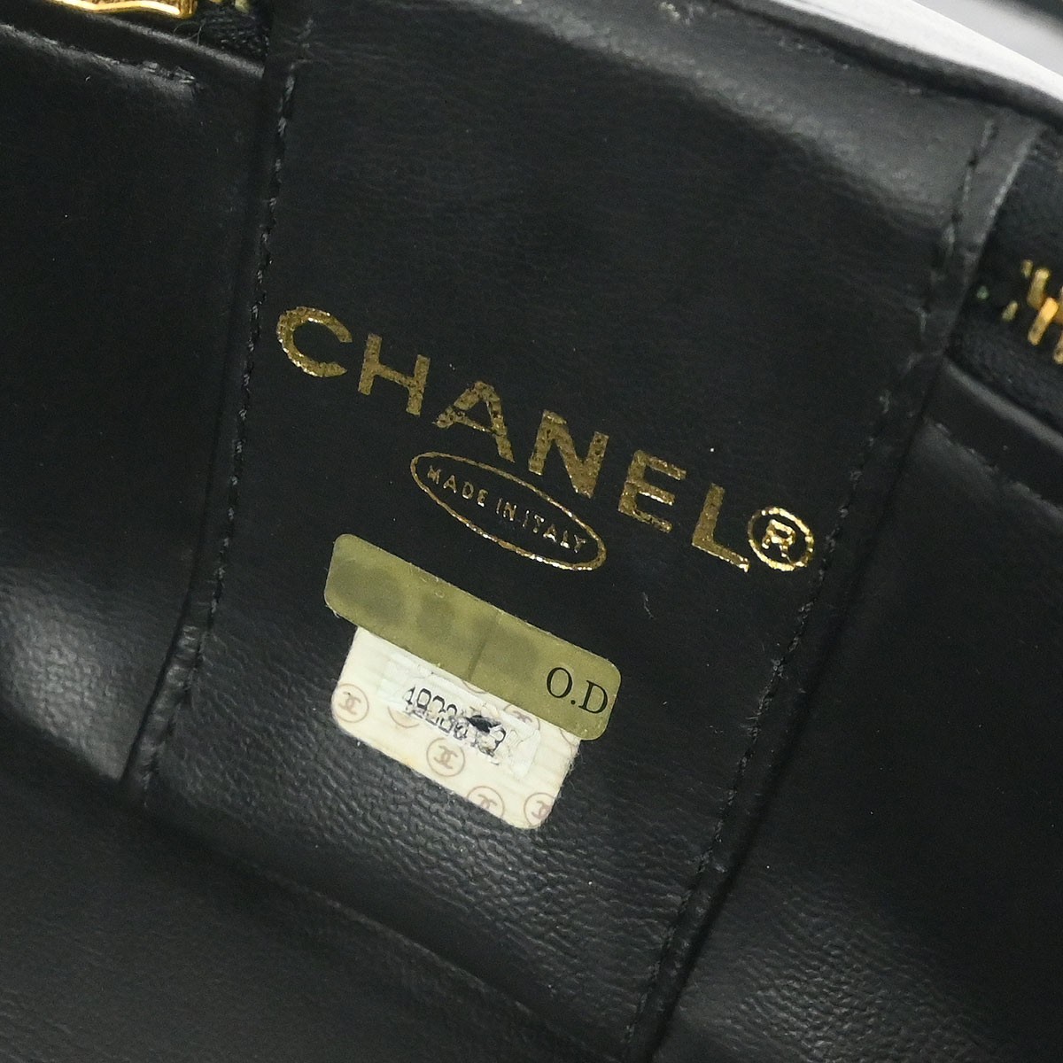 Chanel Chanel Vintage Timeless Cosmetic Case Caviar Small Zwart