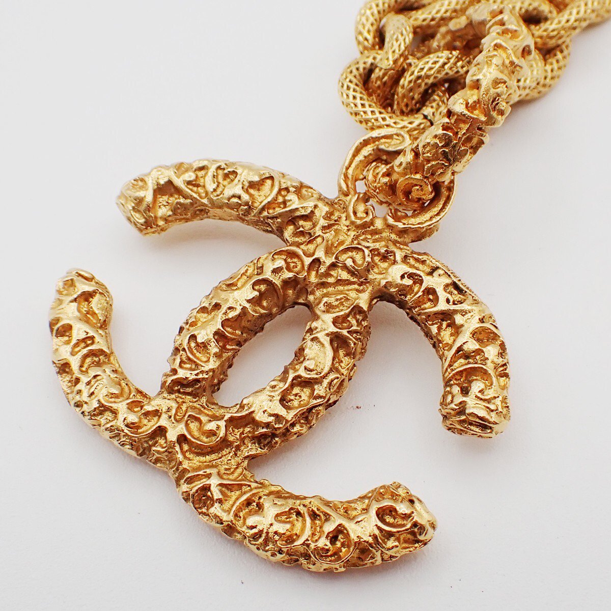 Chanel Chanel Vintage CC Logo Chain Charm Pendant Gold-plated Goud