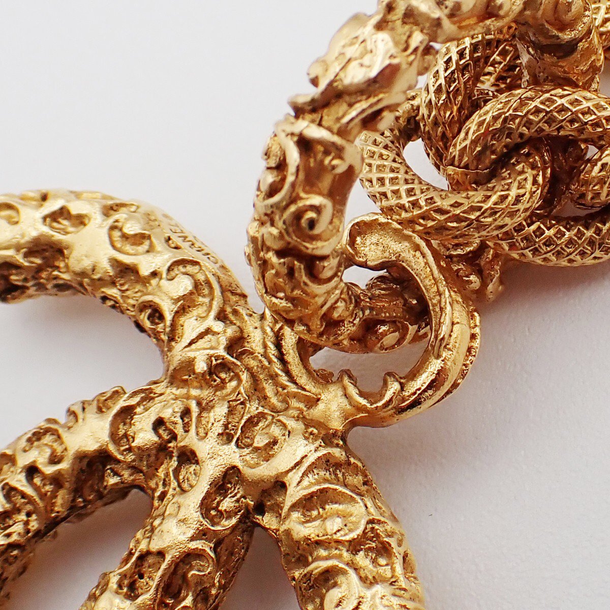 Chanel Chanel Vintage CC Logo Chain Charm Pendant Gold-plated Goud