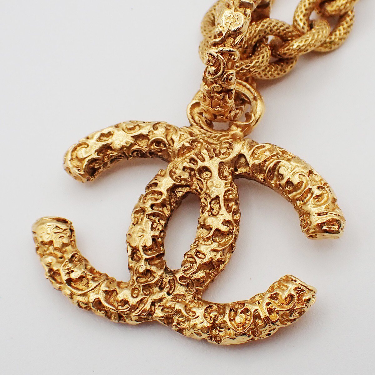 Chanel Chanel Vintage CC Logo Chain Charm Pendant Gold-plated Goud