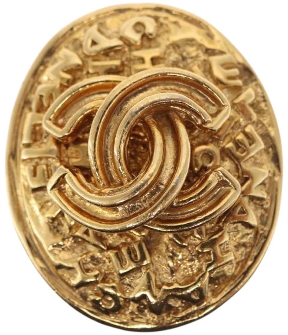 Chanel Chanel Vintage CC Oval Clip-On Earrings Metal Goud