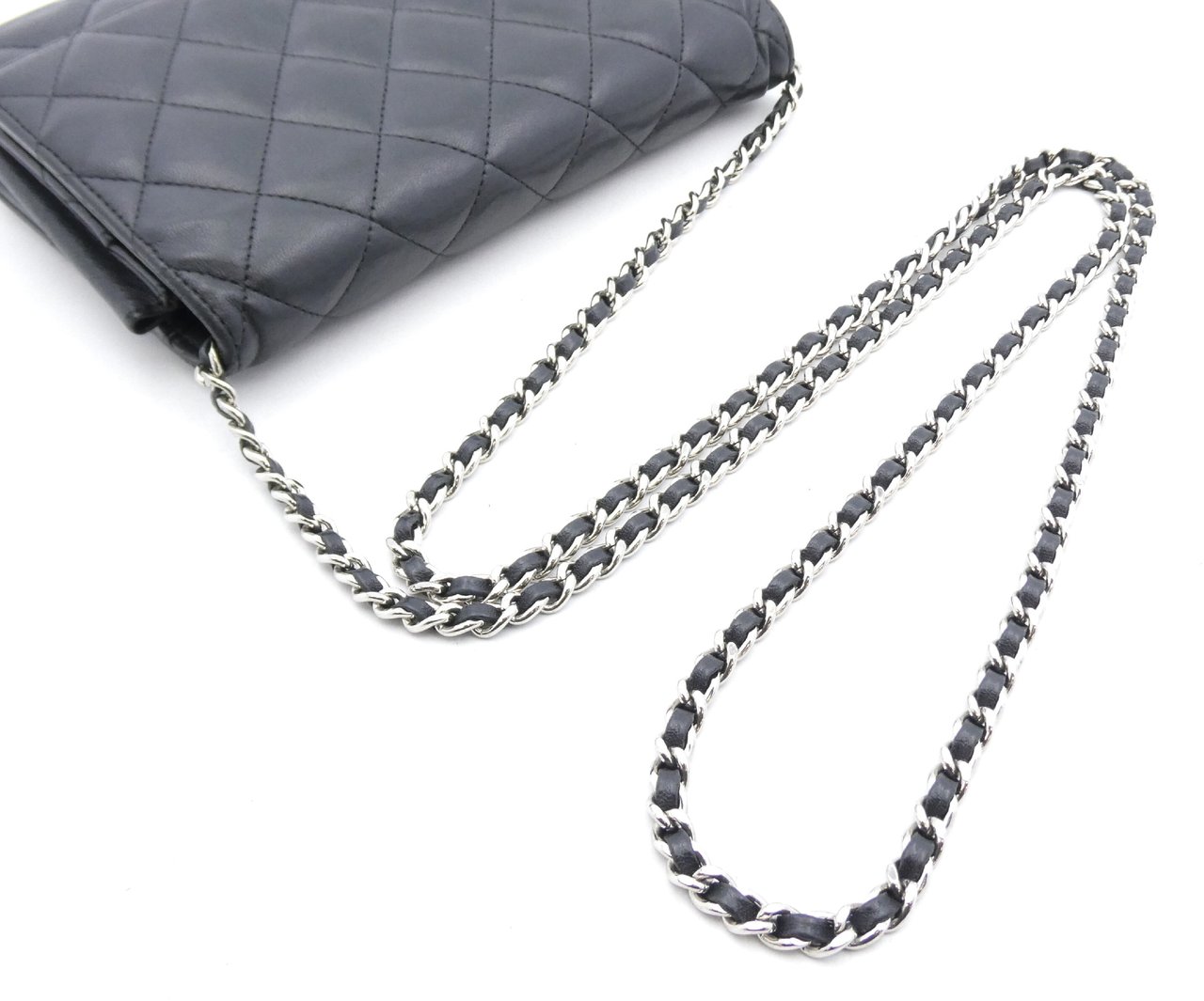 Chanel Coco Wallet on Chain Fringe Chevron Denim Zwart