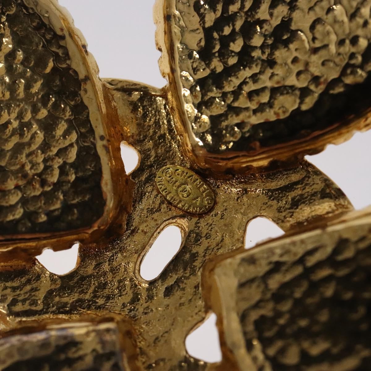 Chanel Chanel CC Cross Badge Brooch Metal Goud