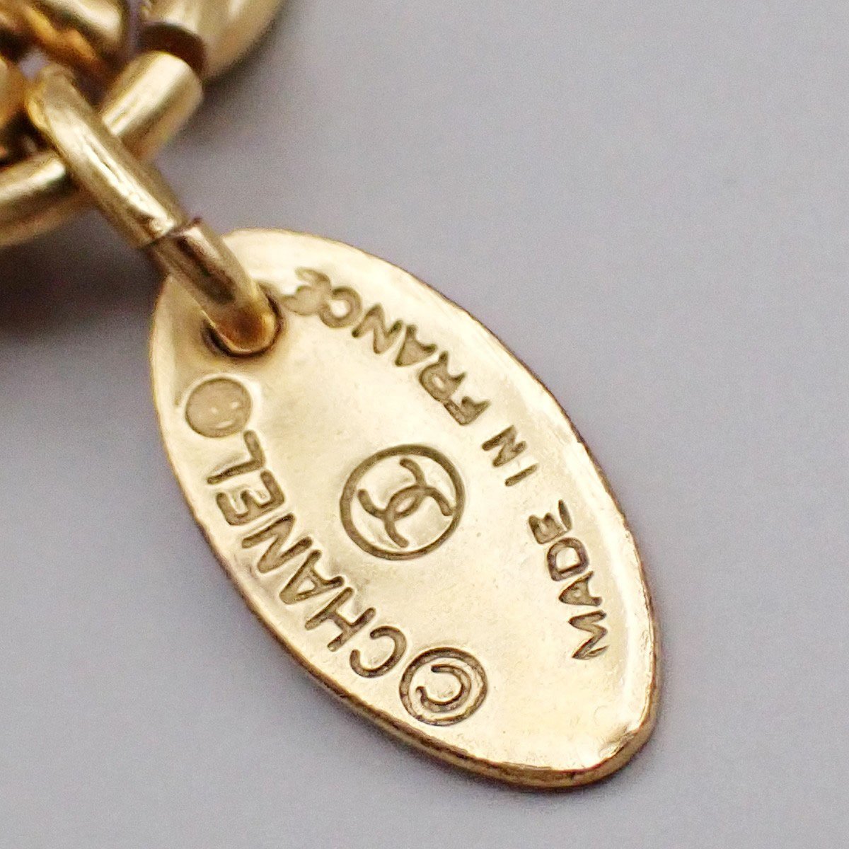 Chanel Chanel Vintage Lion Station Long Necklace Metal Goud