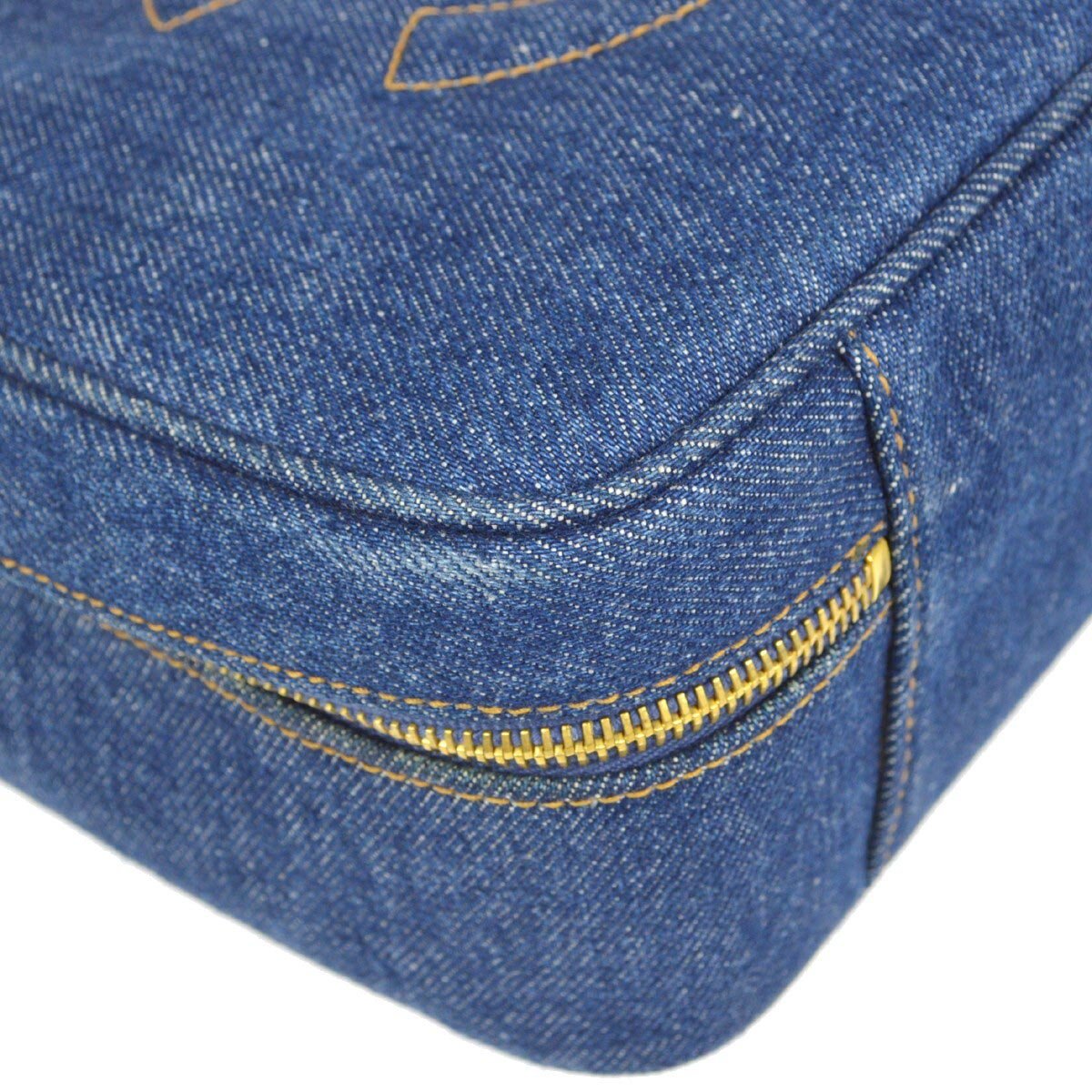 Chanel Chanel Vintage Timeless Zip Around Vanity Case Denim Mini Blauw