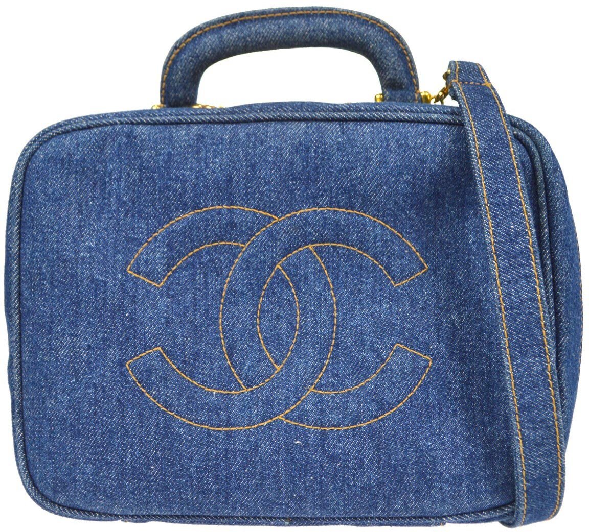 Chanel Chanel Vintage Timeless Zip Around Vanity Case Denim Mini Blauw