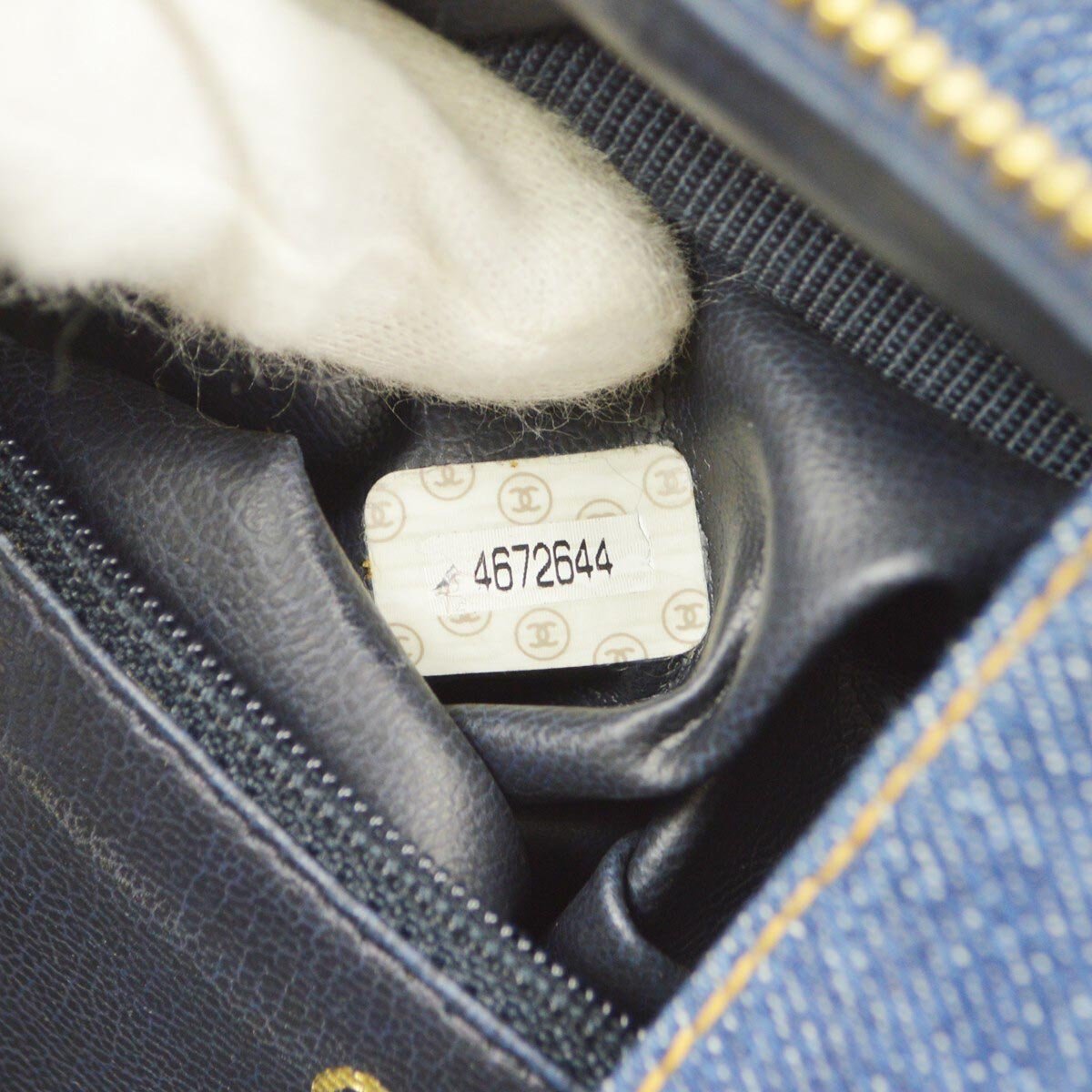 Chanel Chanel Vintage Timeless Zip Around Vanity Case Denim Mini Blauw