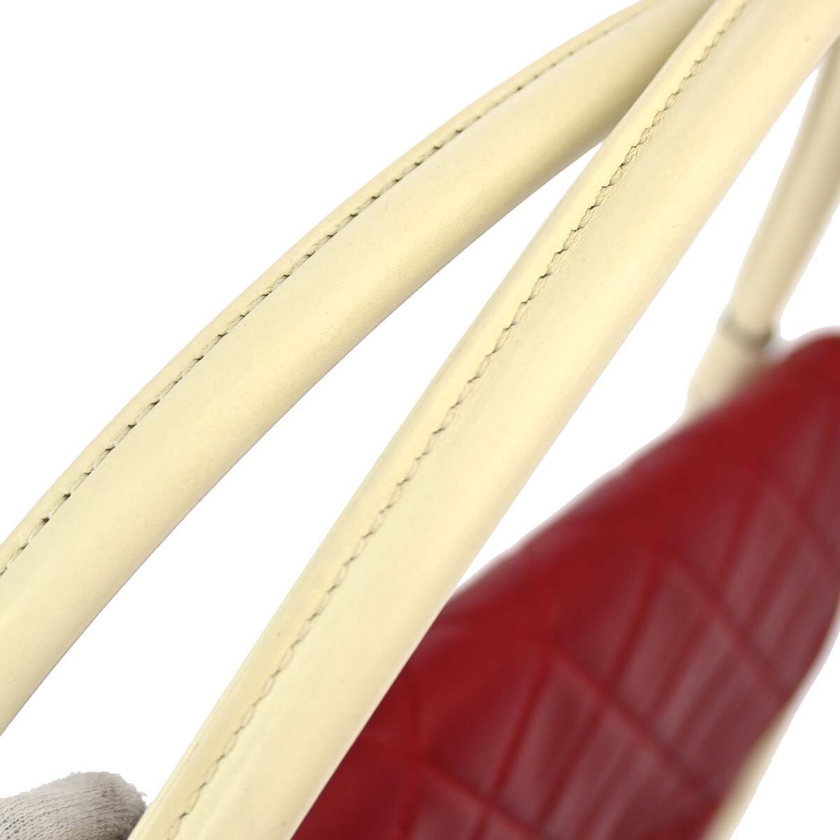 Chanel Chanel Hula Hoop Bag Quilted Lambskin Small Rood