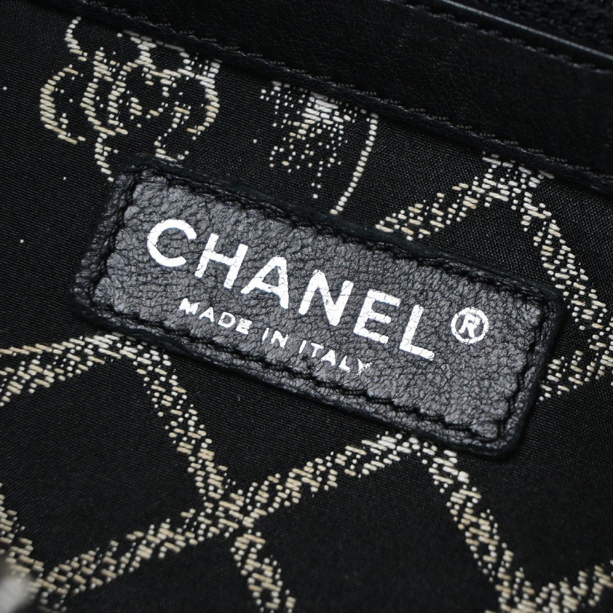 Chanel Chanel Essential 31 Rue Cambon Shopping Tote Leather Large Zwart