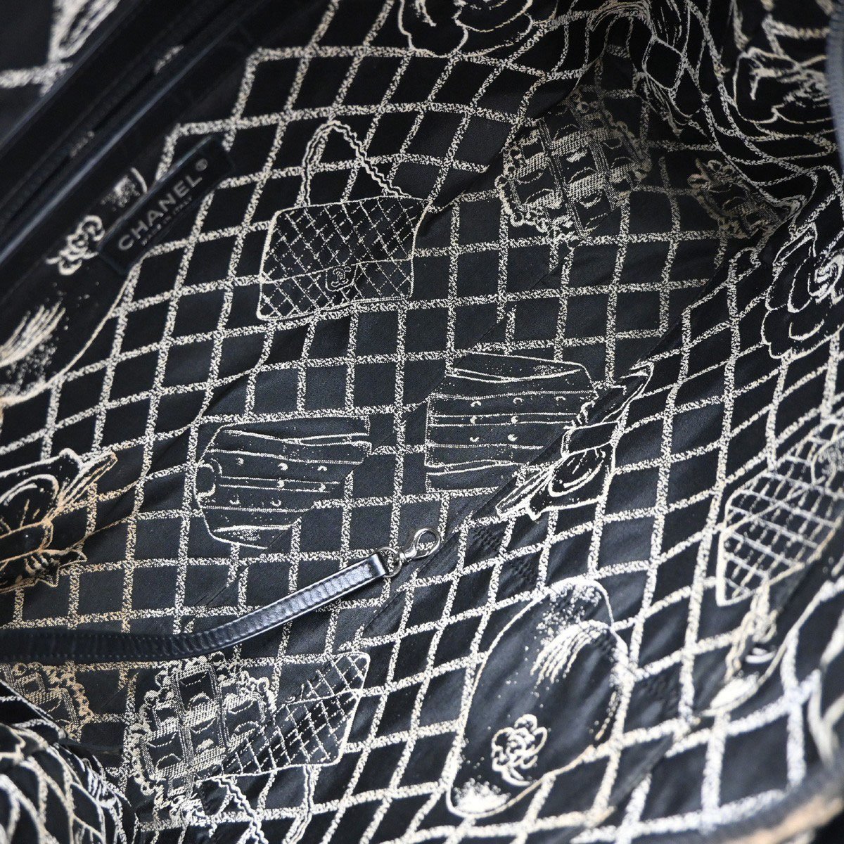 Chanel Chanel Essential 31 Rue Cambon Shopping Tote Leather Large Zwart