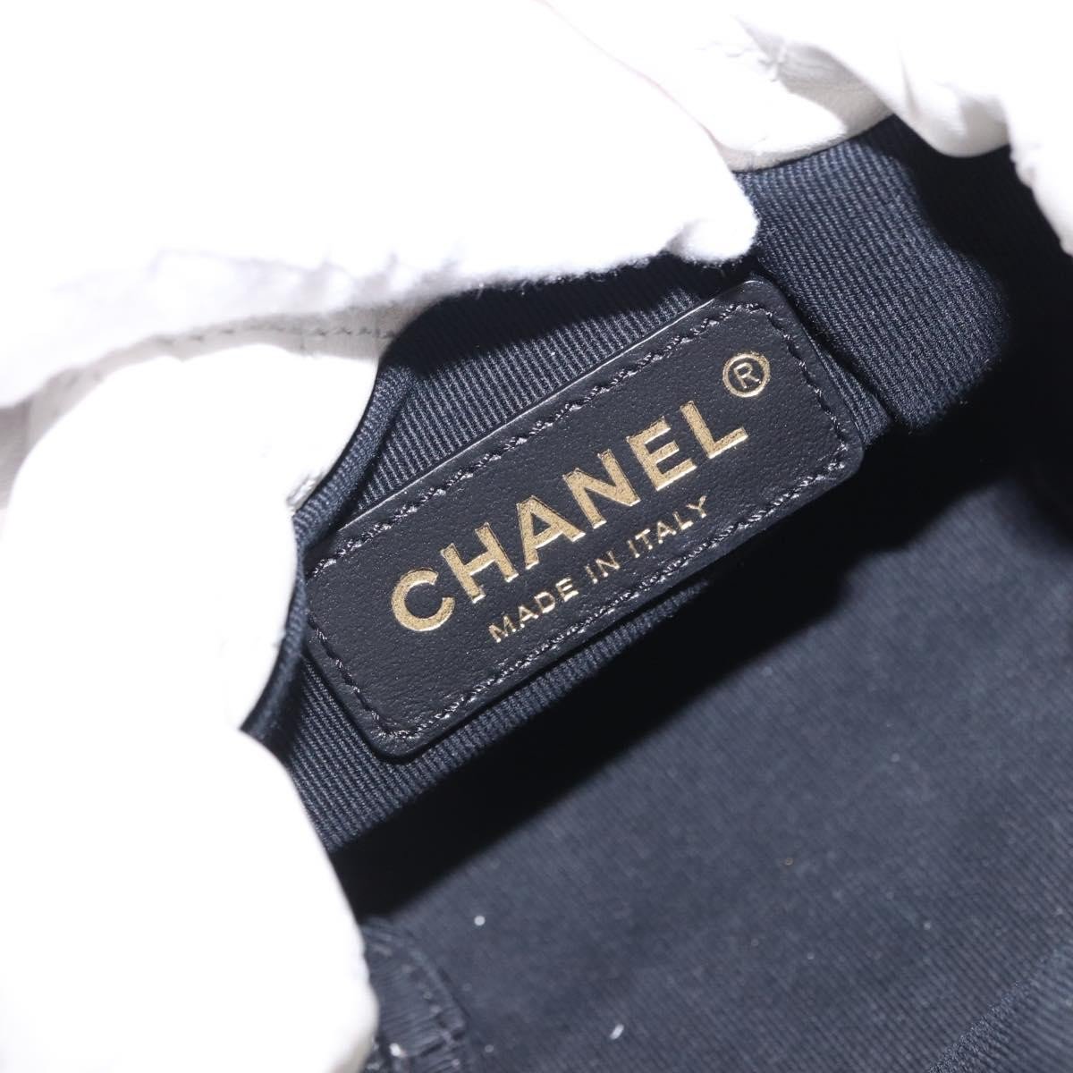 Chanel About Pearls Bucket Quilted Calfskin Mini Wit