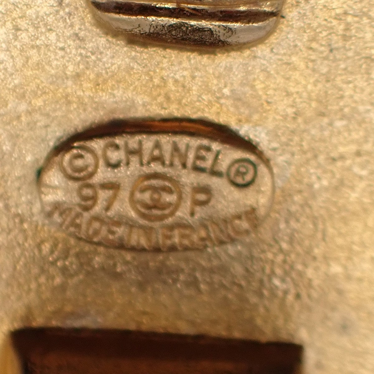 Chanel Chanel Vintage Camellia Earrings Gold-plated Goud