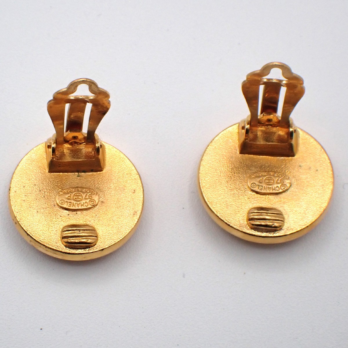 Chanel Chanel Vintage Camellia Earrings Gold-plated Goud