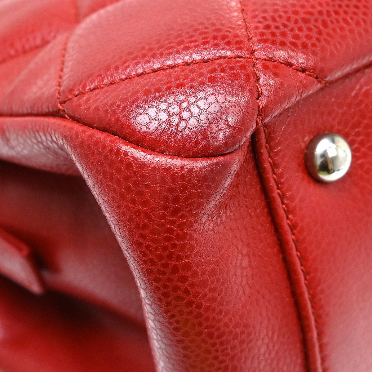 Chanel Timeless CC Soft Tote Quilted Caviar Medium Rood