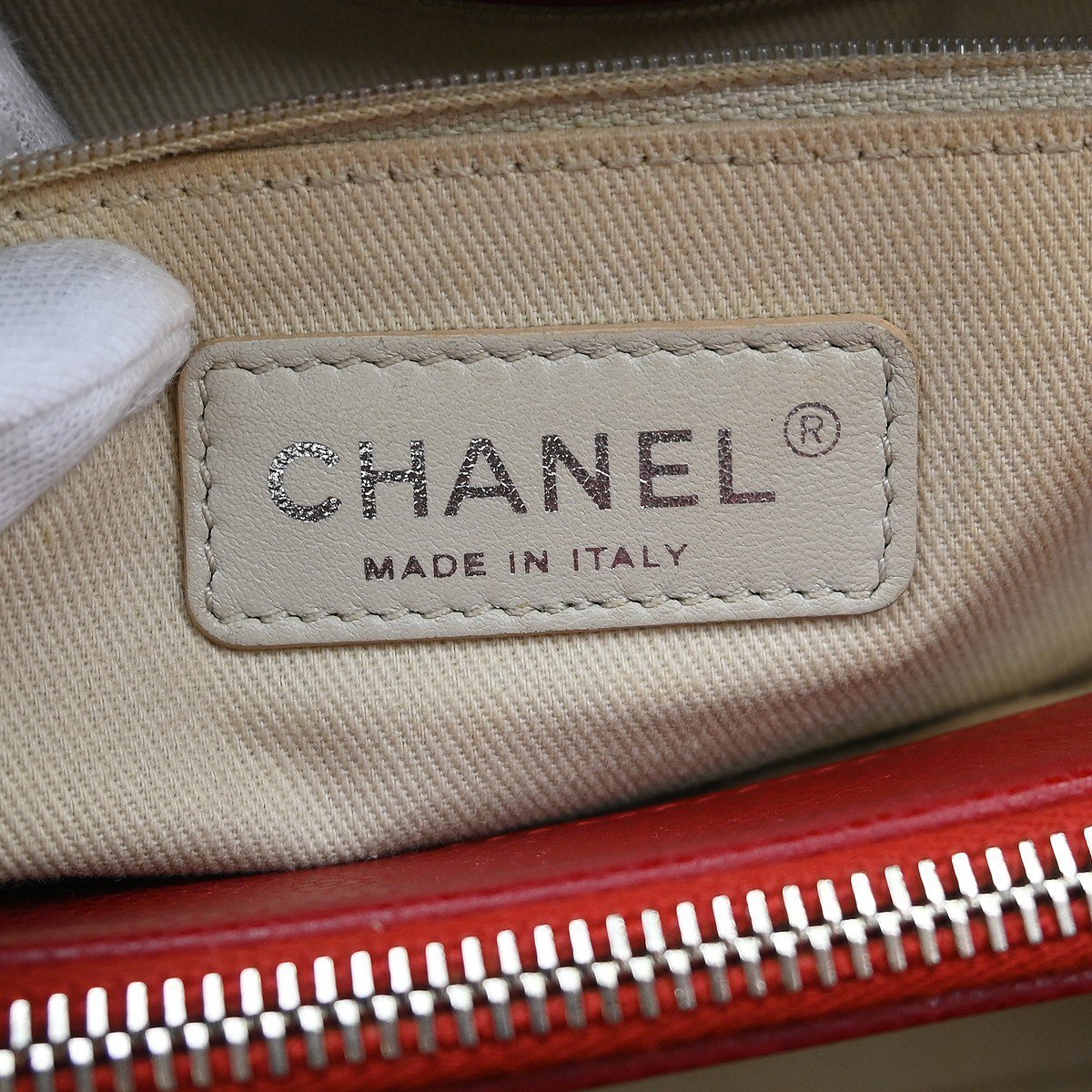 Chanel Timeless CC Soft Tote Quilted Caviar Medium Rood