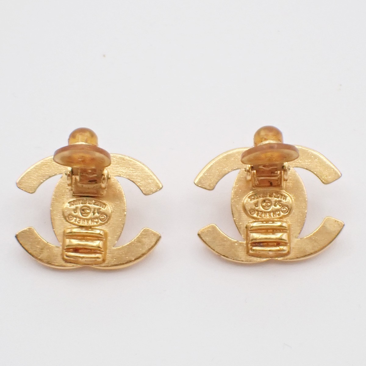 Chanel Chanel CC Button Clip-On Earrings Metal Goud