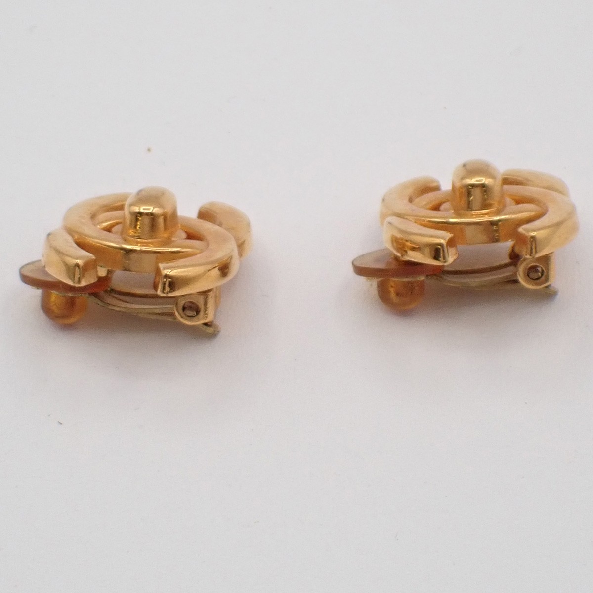 Chanel Chanel CC Button Clip-On Earrings Metal Goud