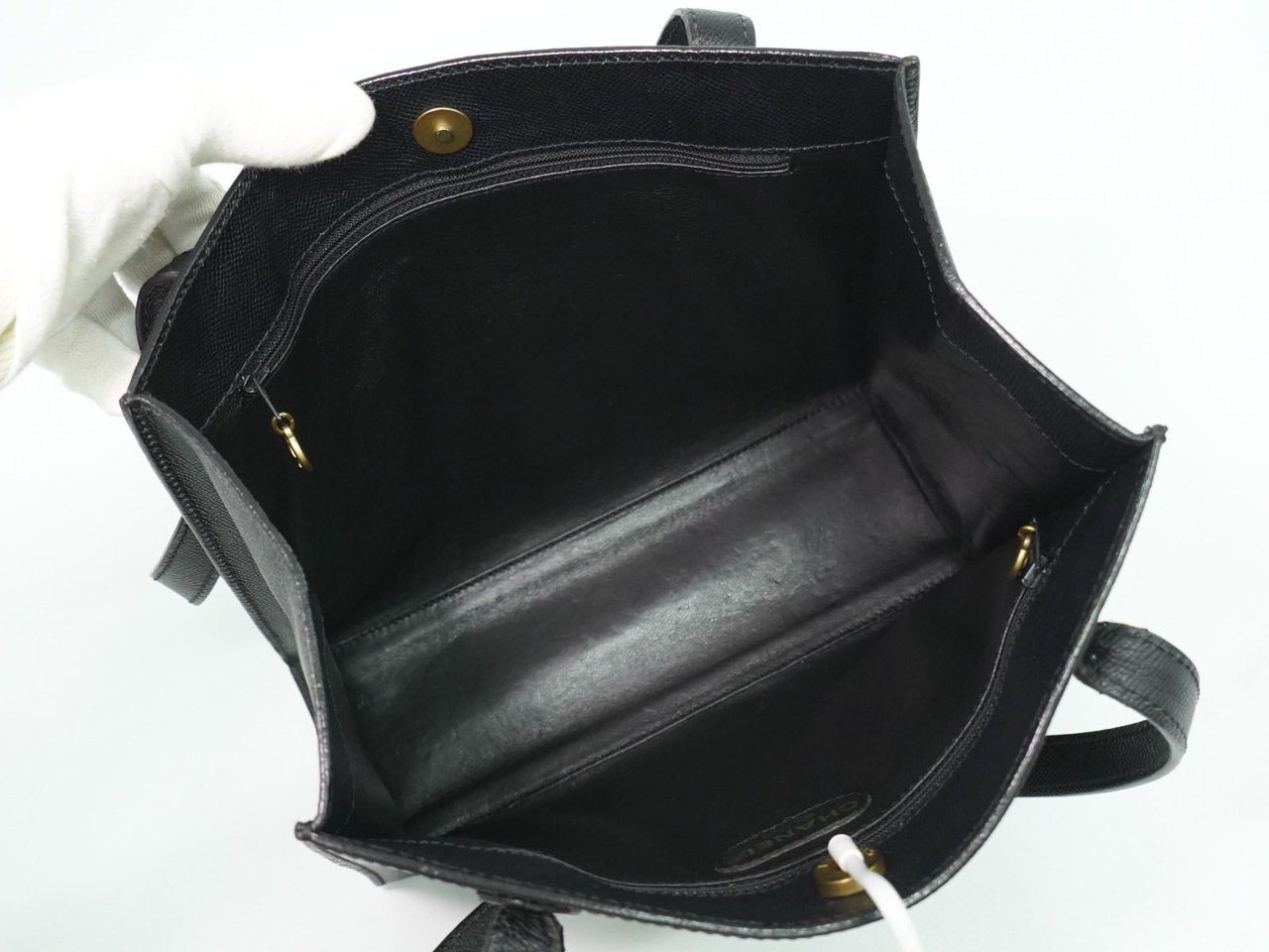 Chanel Chanel Vintage Logo Tote Leather Medium Zwart