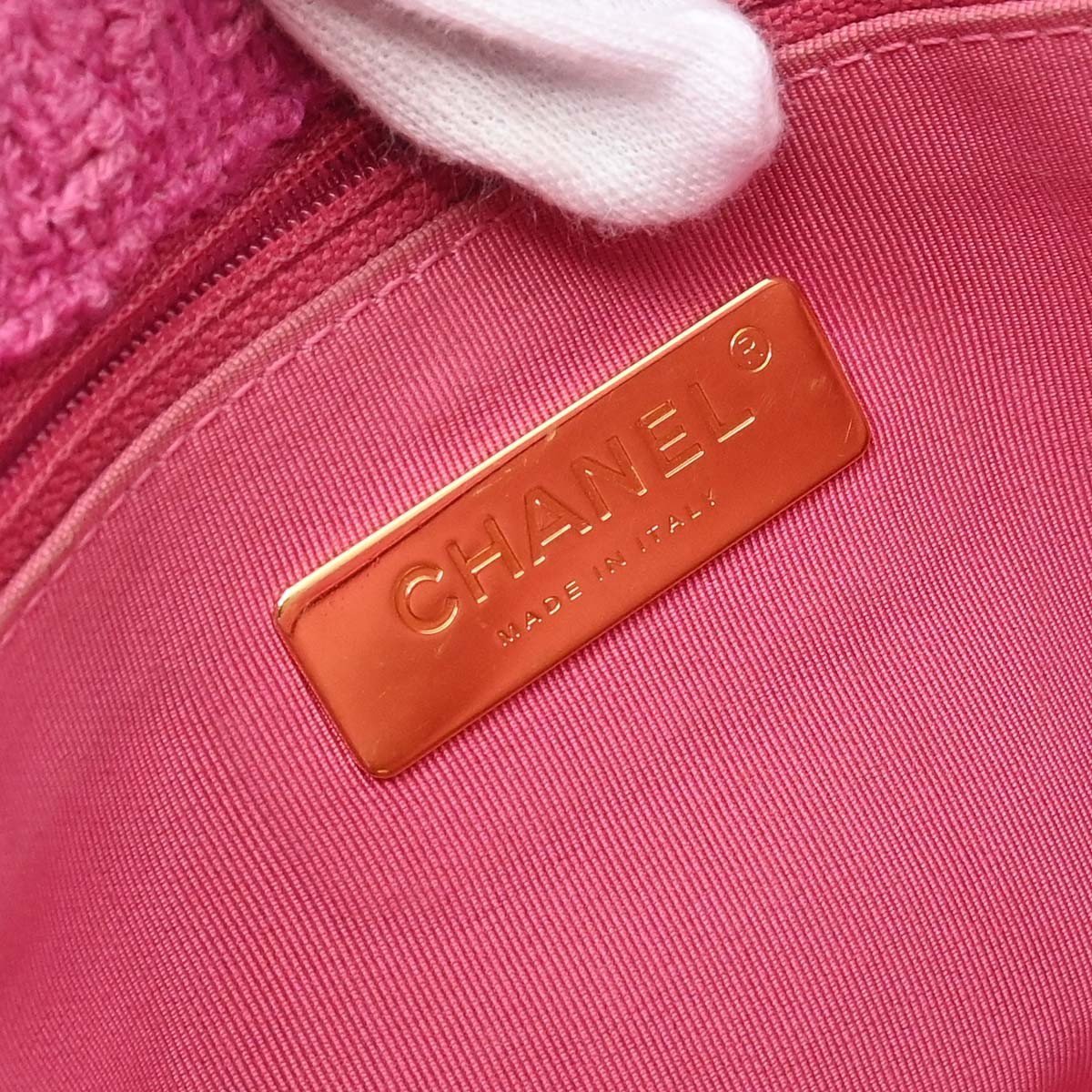 Chanel 19 Flap Bag Quilted Tweed Medium Roze