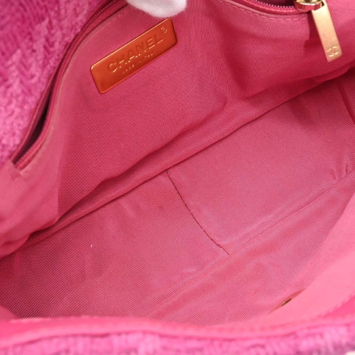 Chanel 19 Flap Bag Quilted Tweed Medium Roze