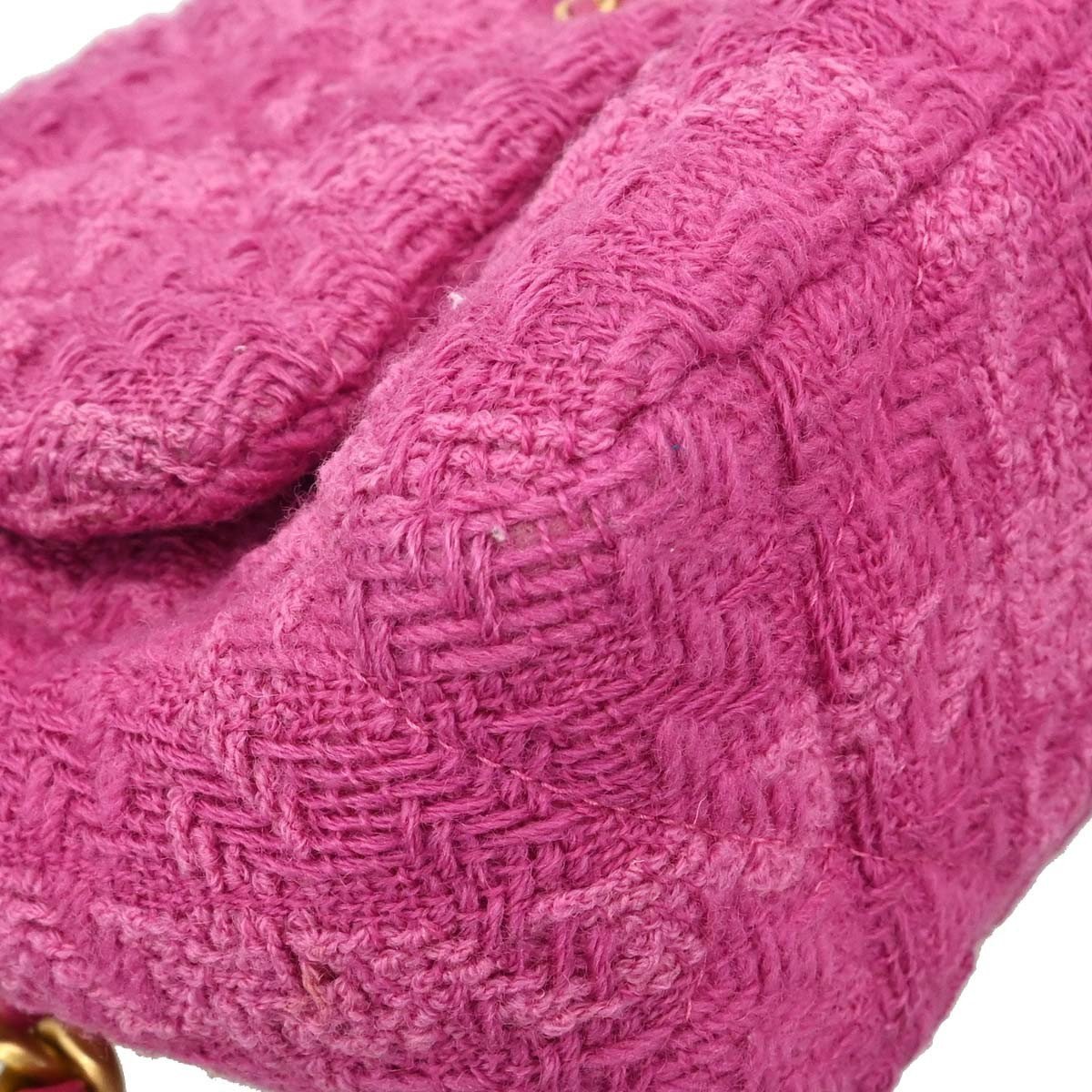 Chanel 19 Flap Bag Quilted Tweed Medium Roze
