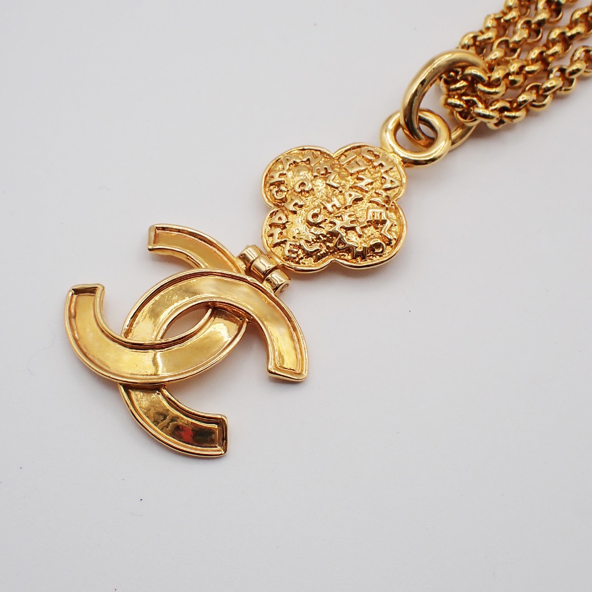 Chanel Chanel CC Flower Pendant Necklace Metal Goud