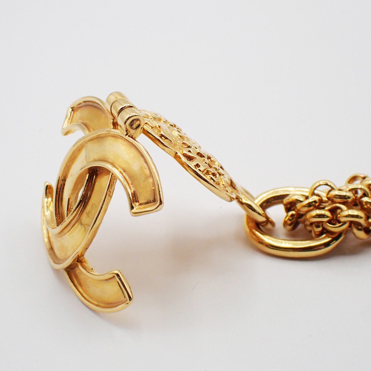 Chanel Chanel CC Flower Pendant Necklace Metal Goud