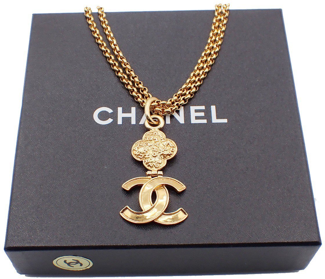 Chanel Chanel CC Flower Pendant Necklace Metal Goud