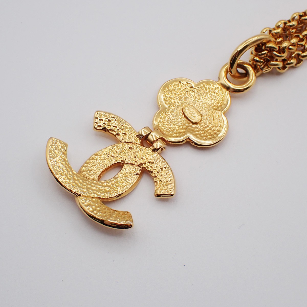 Chanel Chanel CC Flower Pendant Necklace Metal Goud