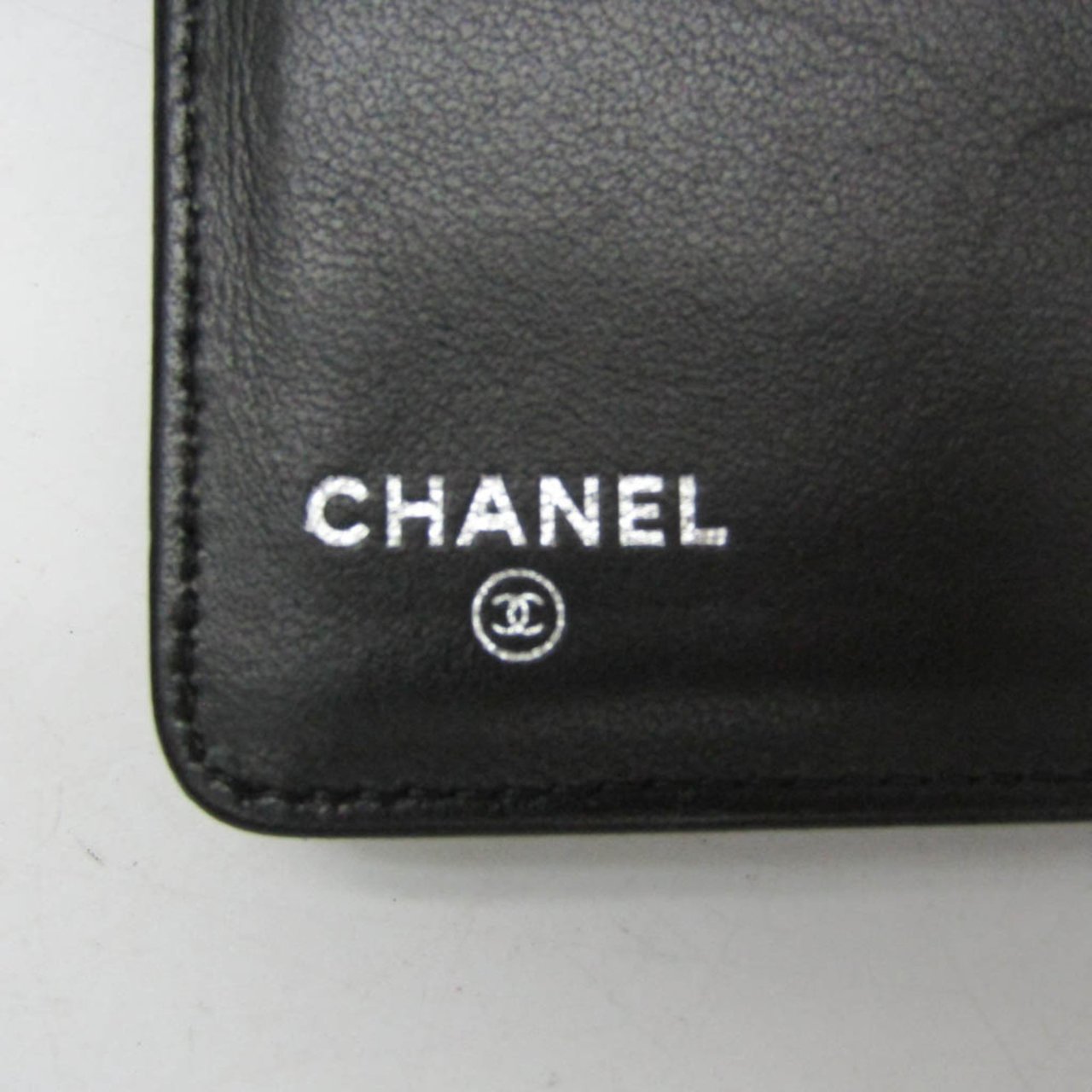 Chanel Chanel Lucky Symbols Yen Wallet Embossed Quilted Leather Zwart