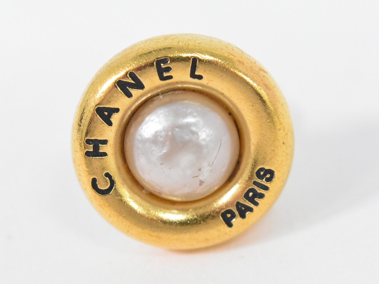 Chanel Chanel CC Hoop Clip-On Earrings Crystal Embellished Metal Goud