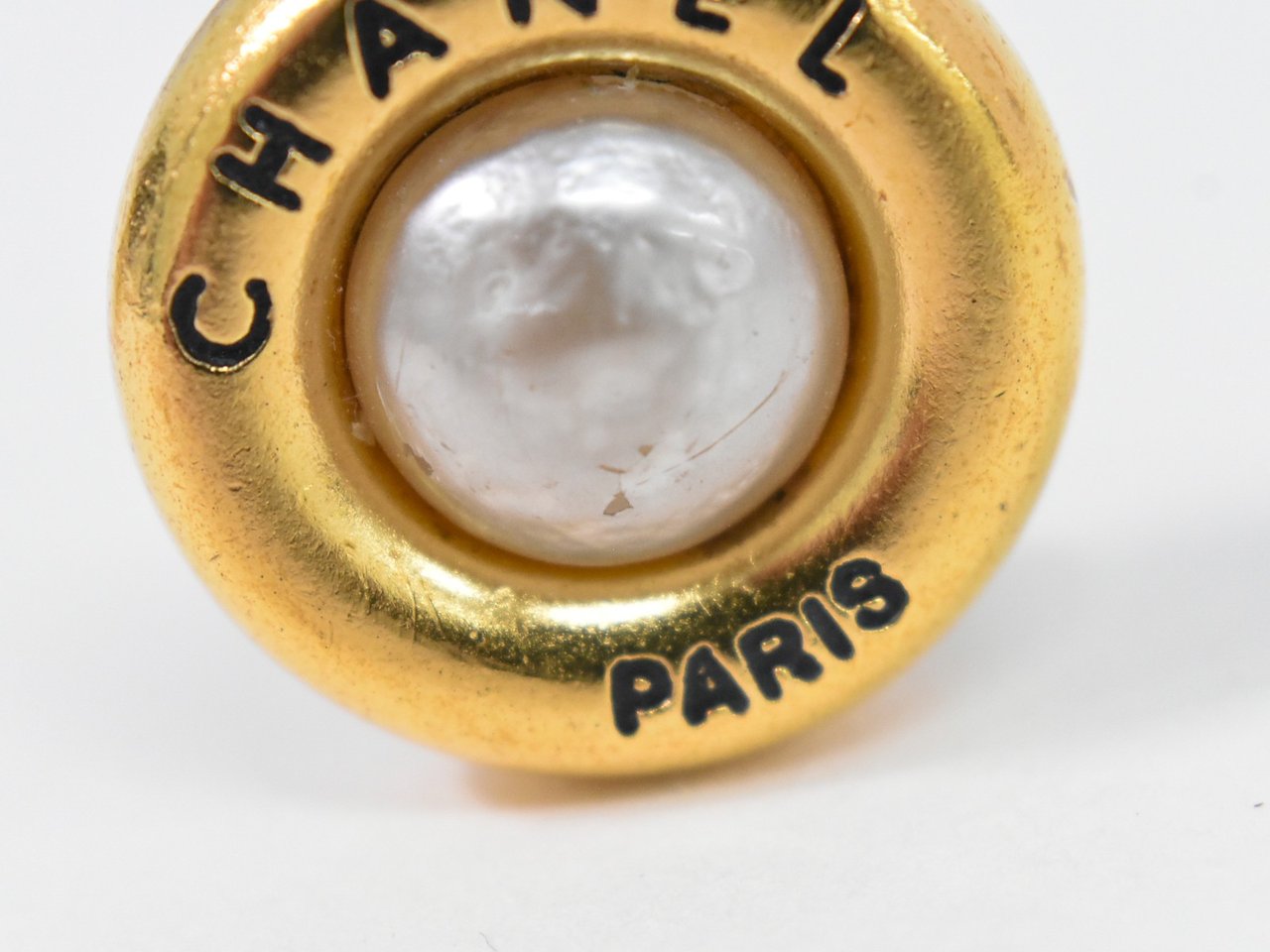 Chanel Chanel CC Hoop Clip-On Earrings Crystal Embellished Metal Goud