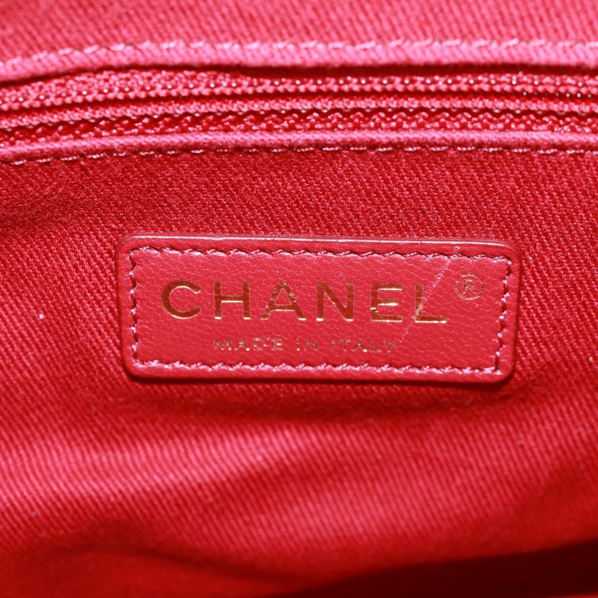 Chanel Chanel Chic Quilt Tote Quilted Caviar Medium Rood