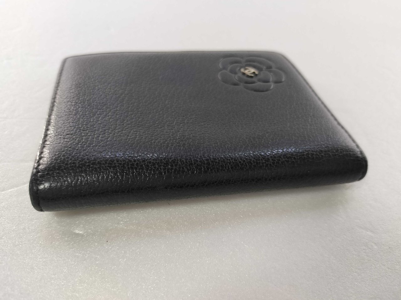 Chanel Camellia Card Case Studded Camellia Lambskin mini Zwart