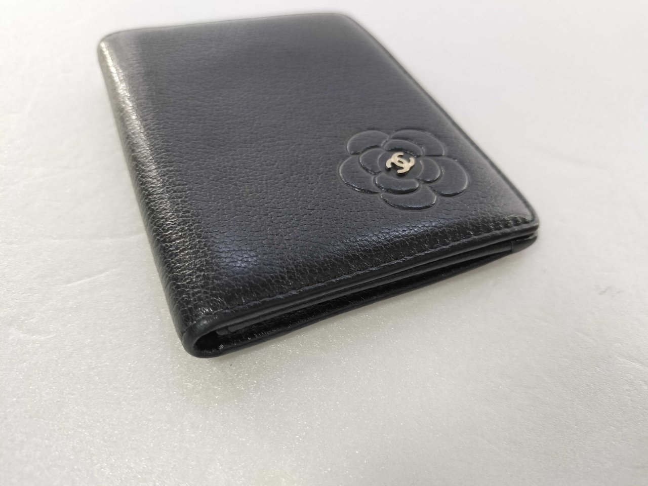 Chanel Camellia Card Case Studded Camellia Lambskin mini Zwart