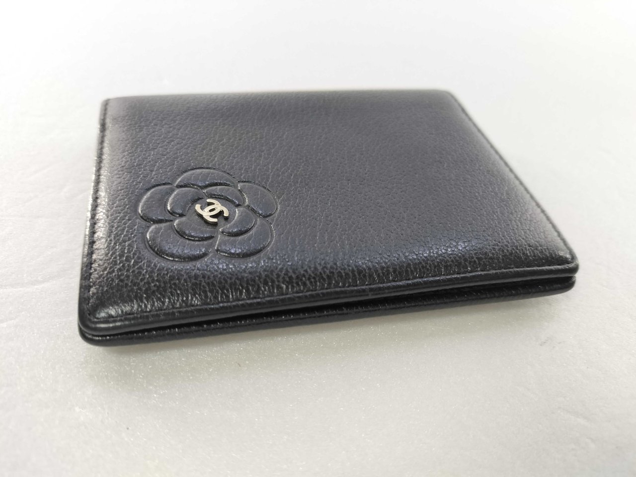 Chanel Camellia Card Case Studded Camellia Lambskin mini Zwart