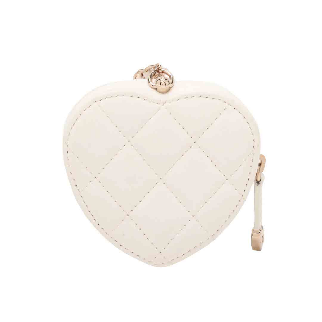 Chanel Chanel CC in Love Heart Clutch with Chain Quilted Lambskin Wit