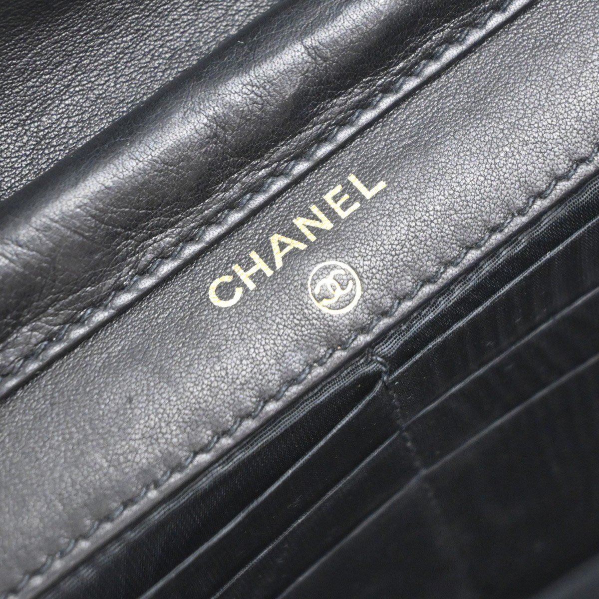 Chanel Chanel Vintage Flap Wallet with Chain Leather Zwart